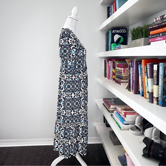 Boden blue & white v-neckk tiered maxi size 8p - Picture 7 of 15